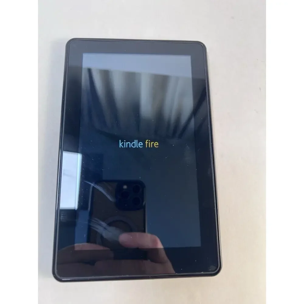 Amazon Kindle Fire D01400 1st Generation WORKS GREAT!